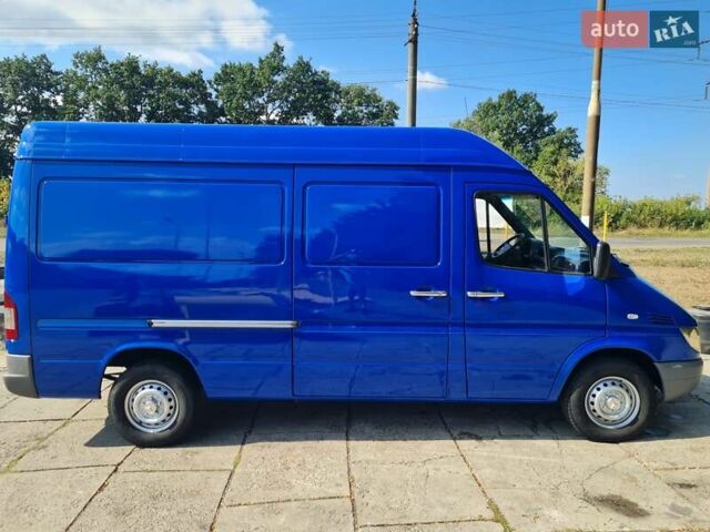 Синий Мерседес Sprinter, объемом двигателя 2.7 л и пробегом 290 тыс. км за 14000 $, фото 1 на Automoto.ua