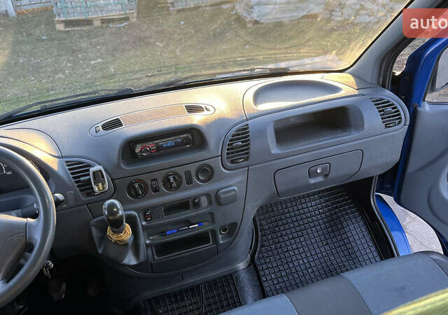 Синій Мерседес Sprinter, об'ємом двигуна 2.15 л та пробігом 430 тис. км за 13000 $, фото 16 на Automoto.ua