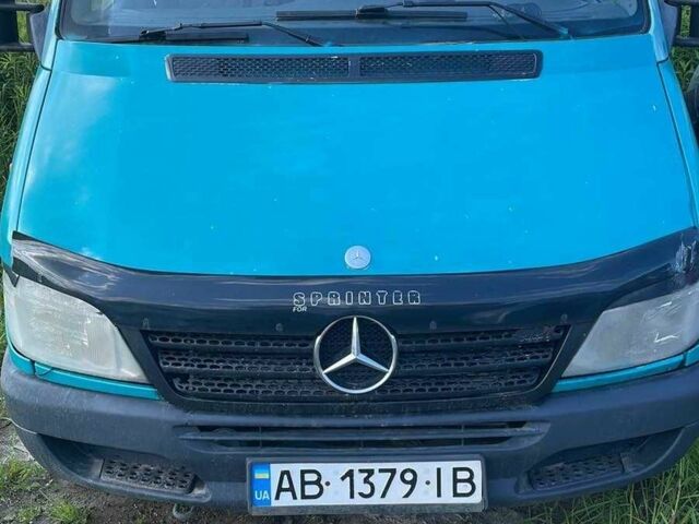 Синий Мерседес Sprinter, объемом двигателя 2.1 л и пробегом 200 тыс. км за 6500 $, фото 1 на Automoto.ua
