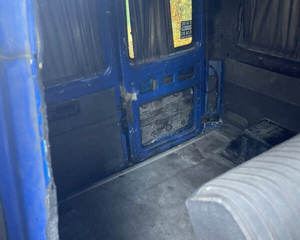 Синій Мерседес Sprinter, об'ємом двигуна 2.15 л та пробігом 805 тис. км за 6000 $, фото 28 на Automoto.ua