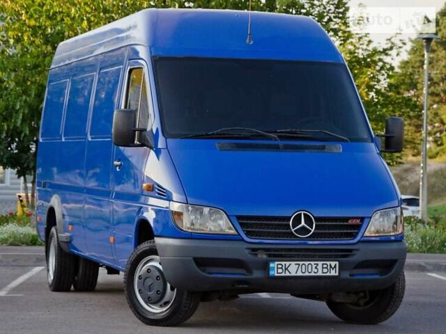 Синий Мерседес Sprinter, объемом двигателя 2.2 л и пробегом 300 тыс. км за 12800 $, фото 4 на Automoto.ua