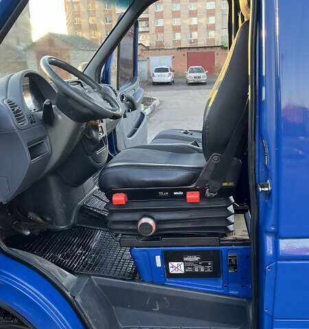 Синій Мерседес Sprinter, об'ємом двигуна 2.15 л та пробігом 430 тис. км за 13000 $, фото 21 на Automoto.ua