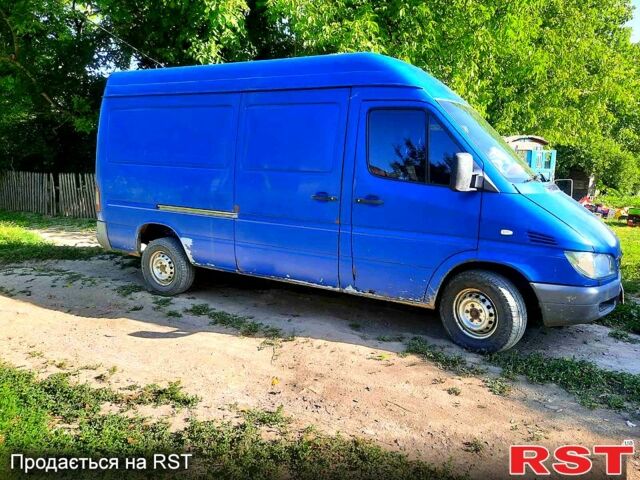 Синий Мерседес Sprinter, объемом двигателя 2.1 л и пробегом 500 тыс. км за 7300 $, фото 4 на Automoto.ua
