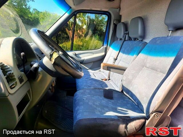 Синий Мерседес Sprinter, объемом двигателя 2.1 л и пробегом 500 тыс. км за 7300 $, фото 6 на Automoto.ua