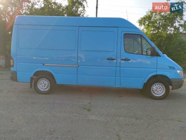 Синий Мерседес Sprinter, объемом двигателя 0 л и пробегом 228 тыс. км за 18500 $, фото 2 на Automoto.ua
