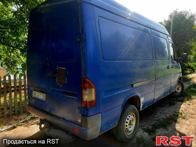 Синий Мерседес Sprinter, объемом двигателя 2.1 л и пробегом 500 тыс. км за 7300 $, фото 1 на Automoto.ua