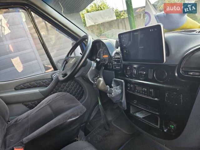 Синій Мерседес Sprinter, об'ємом двигуна 2.15 л та пробігом 348 тис. км за 7400 $, фото 3 на Automoto.ua