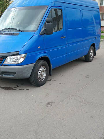 Синий Мерседес Sprinter, объемом двигателя 2.15 л и пробегом 665 тыс. км за 7400 $, фото 1 на Automoto.ua