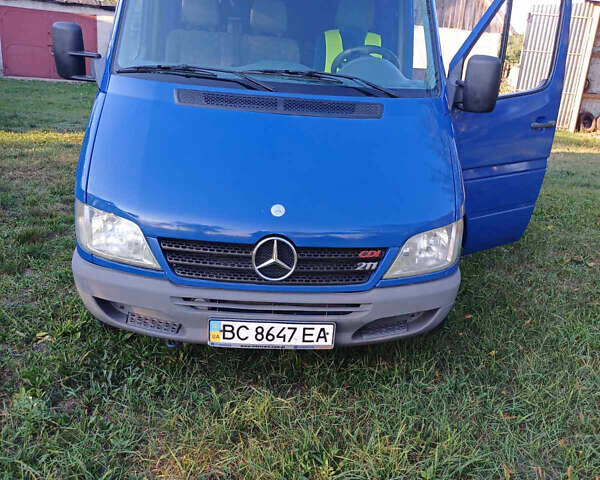 Синий Мерседес Sprinter, объемом двигателя 2.15 л и пробегом 330 тыс. км за 10000 $, фото 3 на Automoto.ua