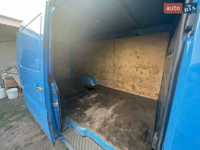 Синий Мерседес Sprinter, объемом двигателя 0 л и пробегом 311 тыс. км за 9500 $, фото 5 на Automoto.ua