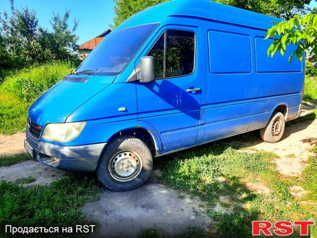 Синий Мерседес Sprinter, объемом двигателя 2.1 л и пробегом 500 тыс. км за 7300 $, фото 2 на Automoto.ua