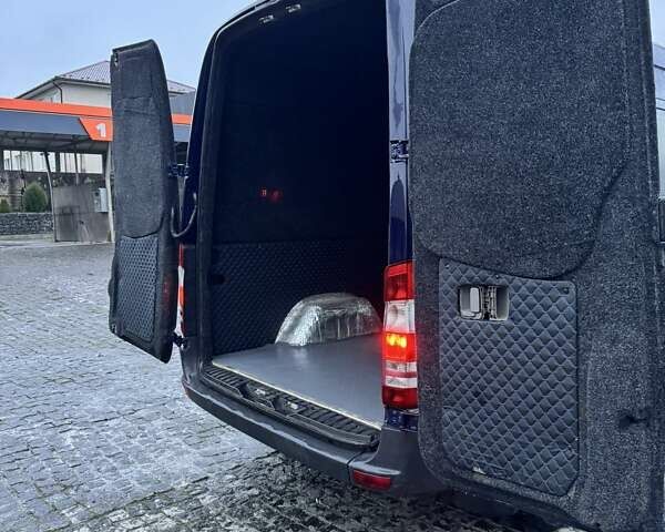 Синій Мерседес Sprinter, об'ємом двигуна 2.15 л та пробігом 400 тис. км за 12000 $, фото 12 на Automoto.ua