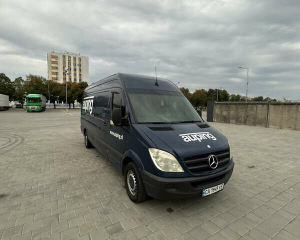Синий Мерседес Sprinter, объемом двигателя 2.2 л и пробегом 607 тыс. км за 10400 $, фото 4 на Automoto.ua