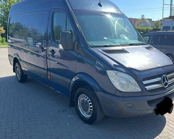 Синий Мерседес Sprinter, объемом двигателя 2.2 л и пробегом 285 тыс. км за 9700 $, фото 2 на Automoto.ua