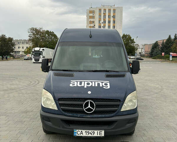 Синий Мерседес Sprinter, объемом двигателя 2.2 л и пробегом 607 тыс. км за 10400 $, фото 5 на Automoto.ua