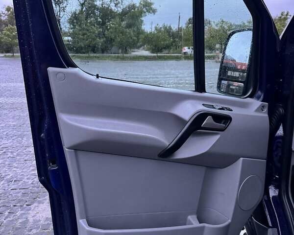 Синій Мерседес Sprinter, об'ємом двигуна 2.15 л та пробігом 400 тис. км за 12000 $, фото 8 на Automoto.ua