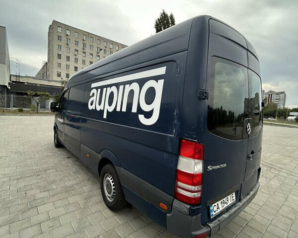 Синий Мерседес Sprinter, объемом двигателя 2.2 л и пробегом 607 тыс. км за 10400 $, фото 8 на Automoto.ua