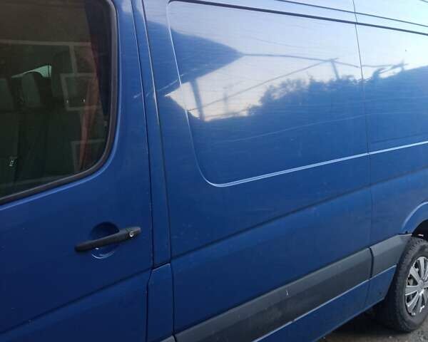 Синий Мерседес Sprinter, объемом двигателя 2.2 л и пробегом 490 тыс. км за 8200 $, фото 3 на Automoto.ua