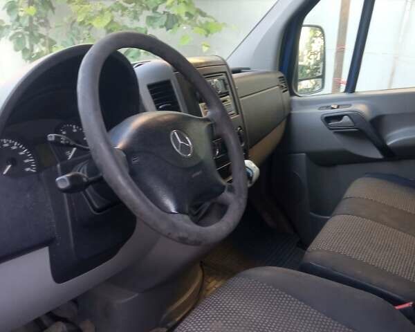 Синий Мерседес Sprinter, объемом двигателя 2.2 л и пробегом 490 тыс. км за 8200 $, фото 4 на Automoto.ua