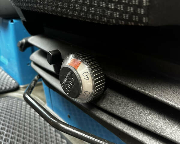 Синий Мерседес Sprinter, объемом двигателя 2.2 л и пробегом 442 тыс. км за 13800 $, фото 25 на Automoto.ua