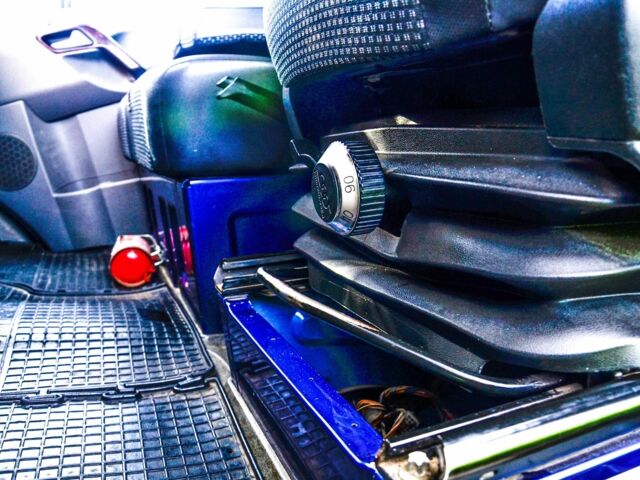 Синій Мерседес Sprinter, об'ємом двигуна 3 л та пробігом 332 тис. км за 19000 $, фото 18 на Automoto.ua