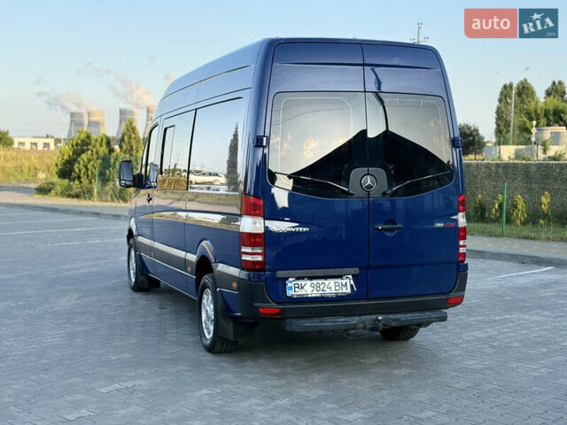 Синій Мерседес Sprinter, об'ємом двигуна 2.99 л та пробігом 315 тис. км за 14500 $, фото 6 на Automoto.ua