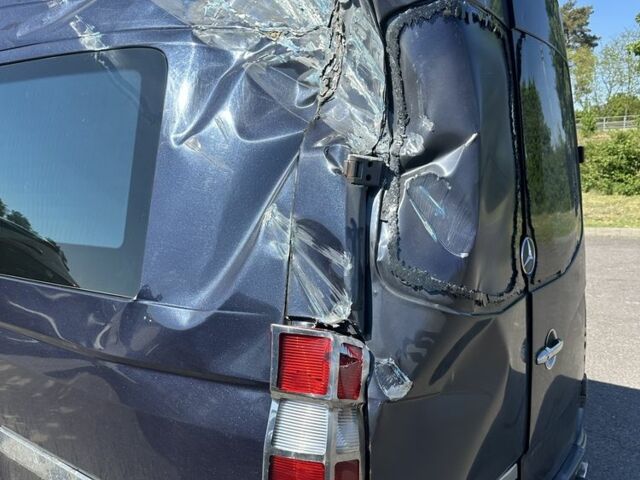 Синий Мерседес Sprinter, объемом двигателя 3 л и пробегом 300 тыс. км за 11000 $, фото 6 на Automoto.ua