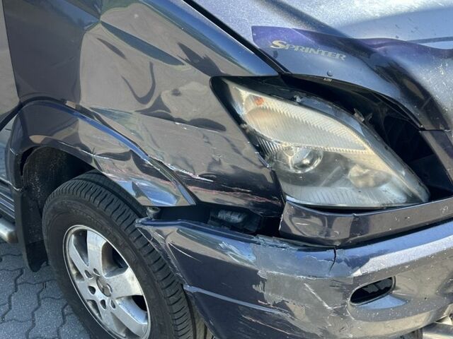 Синий Мерседес Sprinter, объемом двигателя 3 л и пробегом 300 тыс. км за 11000 $, фото 2 на Automoto.ua