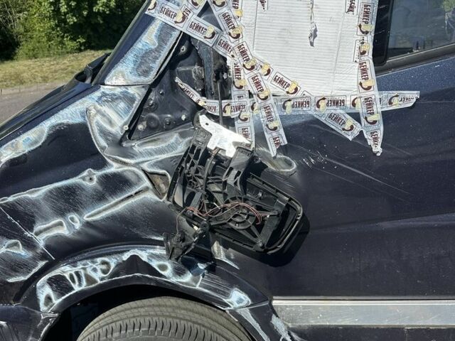 Синий Мерседес Sprinter, объемом двигателя 3 л и пробегом 300 тыс. км за 11000 $, фото 3 на Automoto.ua