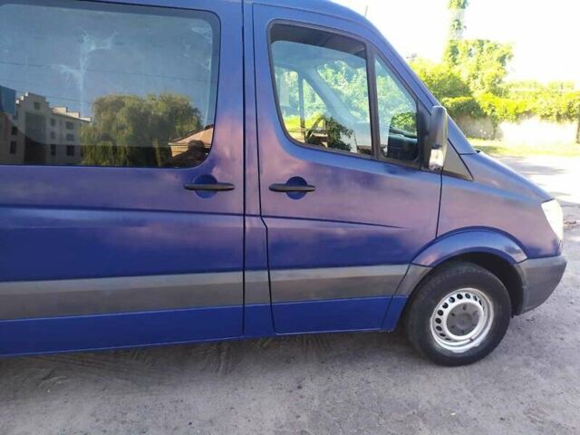 Синий Мерседес Sprinter, объемом двигателя 2.2 л и пробегом 300 тыс. км за 7550 $, фото 4 на Automoto.ua