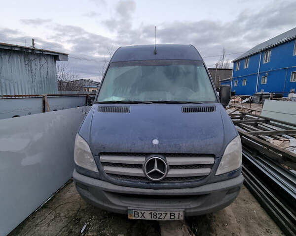 Синий Мерседес Sprinter, объемом двигателя 2.14 л и пробегом 295 тыс. км за 7500 $, фото 1 на Automoto.ua