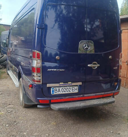 Синий Мерседес Sprinter, объемом двигателя 2.15 л и пробегом 450 тыс. км за 18000 $, фото 4 на Automoto.ua