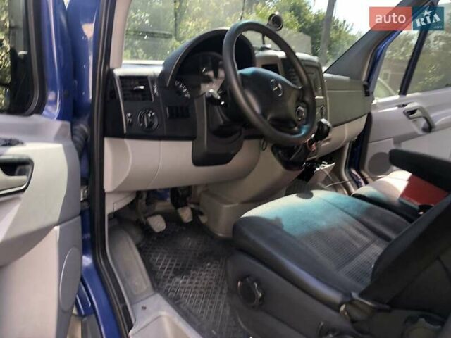 Синий Мерседес Sprinter, объемом двигателя 2.14 л и пробегом 300 тыс. км за 13500 $, фото 2 на Automoto.ua