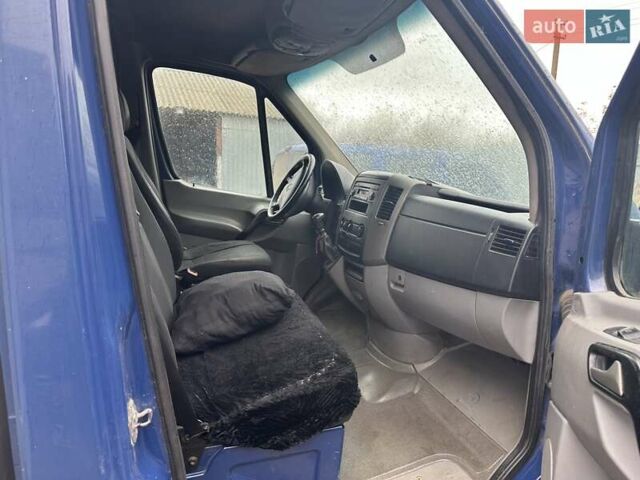 Синий Мерседес Sprinter, объемом двигателя 2.14 л и пробегом 712 тыс. км за 15000 $, фото 4 на Automoto.ua