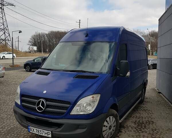 Синий Мерседес Sprinter, объемом двигателя 2.2 л и пробегом 342 тыс. км за 12000 $, фото 5 на Automoto.ua
