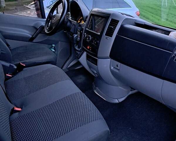 Синий Мерседес Sprinter, объемом двигателя 2.2 л и пробегом 342 тыс. км за 12000 $, фото 10 на Automoto.ua