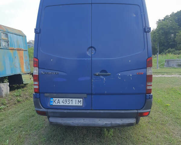 Синий Мерседес Sprinter, объемом двигателя 2.14 л и пробегом 460 тыс. км за 9500 $, фото 1 на Automoto.ua