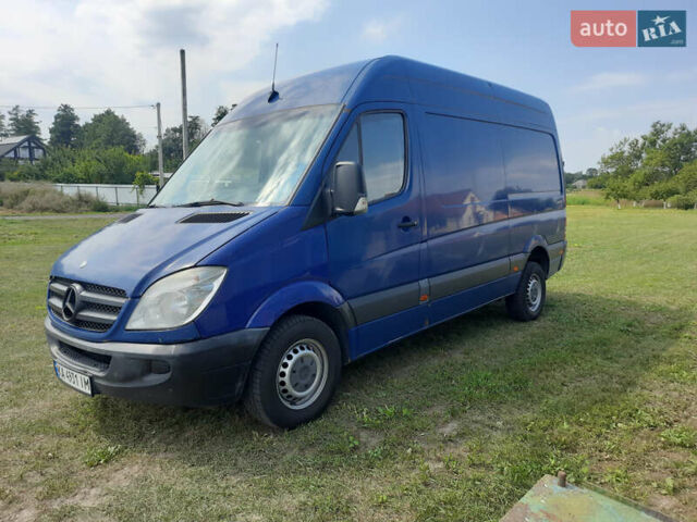Синий Мерседес Sprinter, объемом двигателя 2.14 л и пробегом 460 тыс. км за 9500 $, фото 3 на Automoto.ua