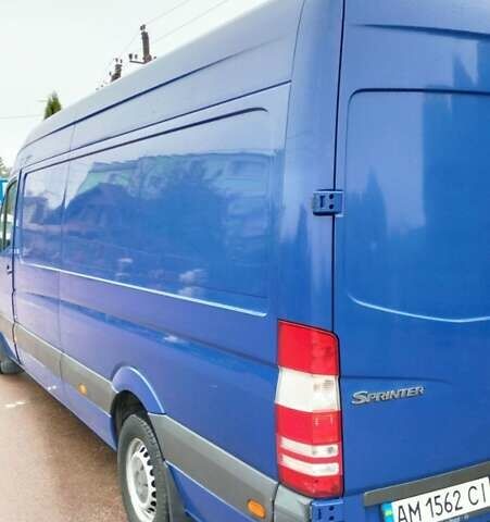 Синий Мерседес Sprinter, объемом двигателя 2.1 л и пробегом 390 тыс. км за 15750 $, фото 2 на Automoto.ua