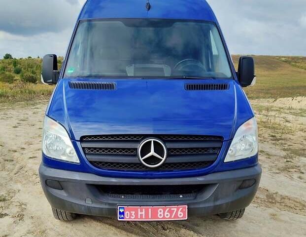 Синий Мерседес Sprinter, объемом двигателя 2.2 л и пробегом 249 тыс. км за 22999 $, фото 7 на Automoto.ua