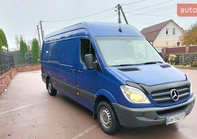 Синий Мерседес Sprinter, объемом двигателя 2.1 л и пробегом 390 тыс. км за 15750 $, фото 3 на Automoto.ua