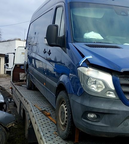 Синий Мерседес Sprinter, объемом двигателя 2.1 л и пробегом 410 тыс. км за 10000 $, фото 3 на Automoto.ua