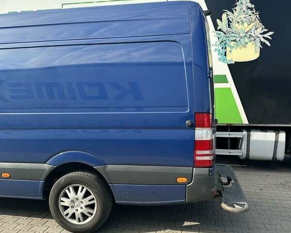 Синий Мерседес Sprinter, объемом двигателя 2.2 л и пробегом 449 тыс. км за 17900 $, фото 1 на Automoto.ua