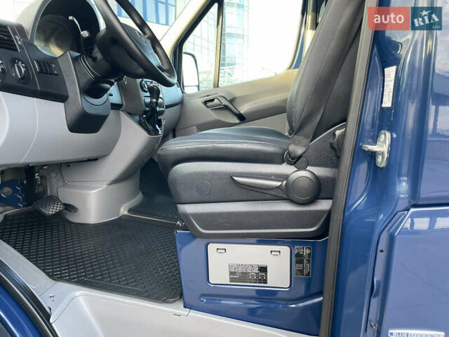Синій Мерседес Sprinter, об'ємом двигуна 2.2 л та пробігом 215 тис. км за 27500 $, фото 29 на Automoto.ua