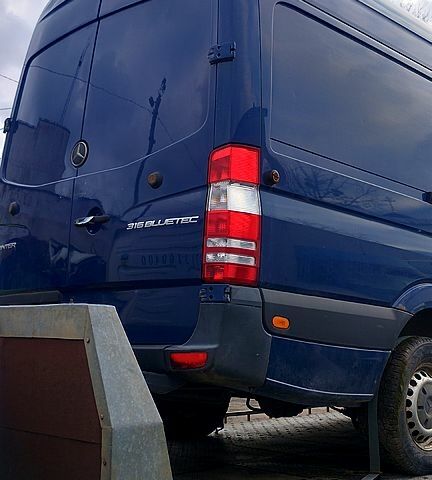Синий Мерседес Sprinter, объемом двигателя 2.1 л и пробегом 410 тыс. км за 10000 $, фото 1 на Automoto.ua