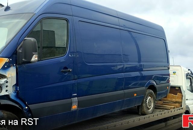Синий Мерседес Sprinter, объемом двигателя 2.1 л и пробегом 410 тыс. км за 10000 $, фото 2 на Automoto.ua