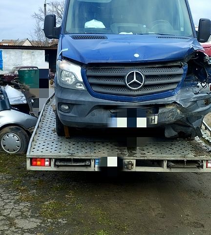 Синий Мерседес Sprinter, объемом двигателя 2.1 л и пробегом 410 тыс. км за 10000 $, фото 4 на Automoto.ua