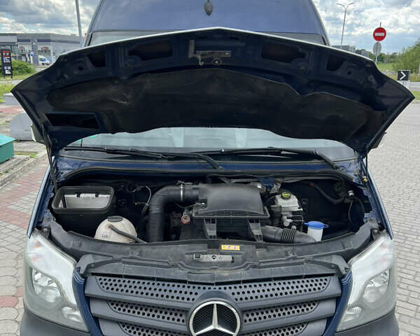 Синий Мерседес Sprinter, объемом двигателя 2.2 л и пробегом 540 тыс. км за 13500 $, фото 18 на Automoto.ua