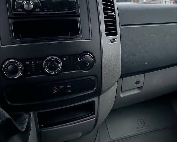 Синий Мерседес Sprinter, объемом двигателя 2.2 л и пробегом 264 тыс. км за 15900 $, фото 16 на Automoto.ua