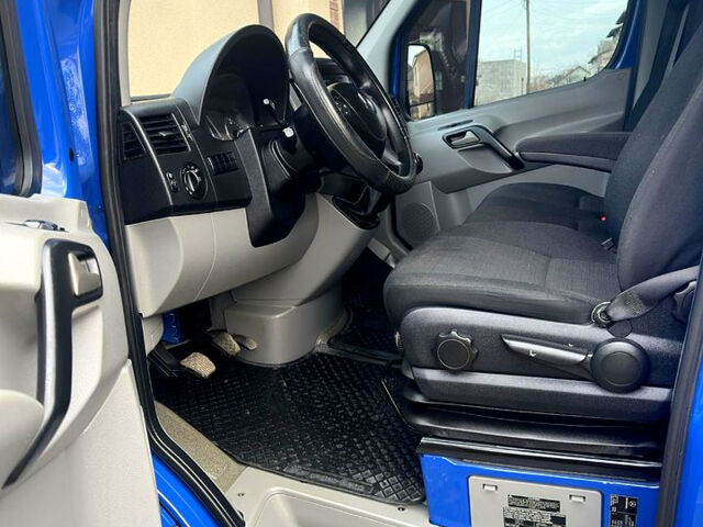 Синий Мерседес Sprinter, объемом двигателя 2.1 л и пробегом 350 тыс. км за 16500 $, фото 3 на Automoto.ua